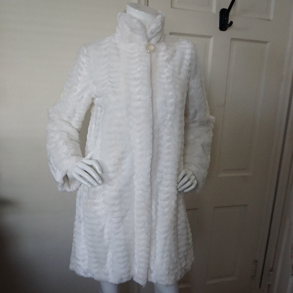Dennis Basso Ivory A-Line Textured Faux Fur Coat